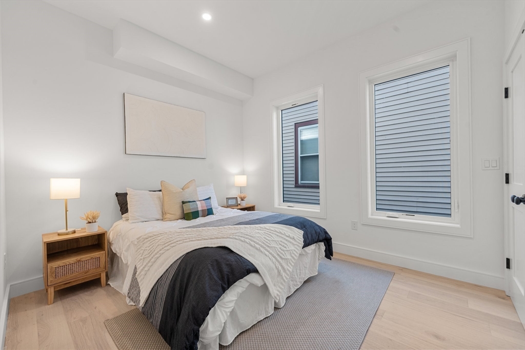 670 Saratoga, Boston