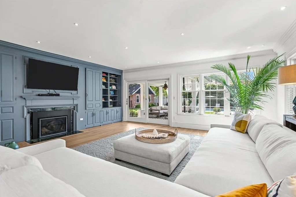 54 Wedgemere Ave, Wedgemere