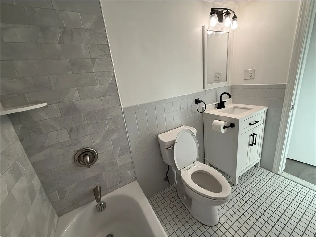 22 Irving St, Everett