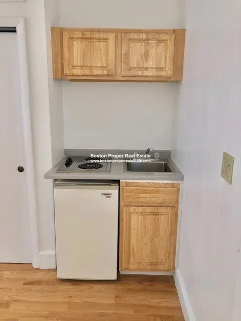 248 Newbury St, Back Bay