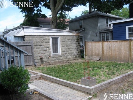 33 Paulina St, Tufts