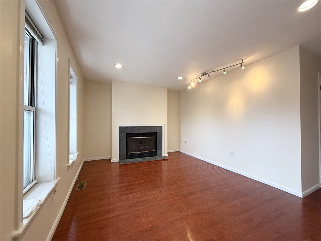 22 Chestnut, Cambridgeport