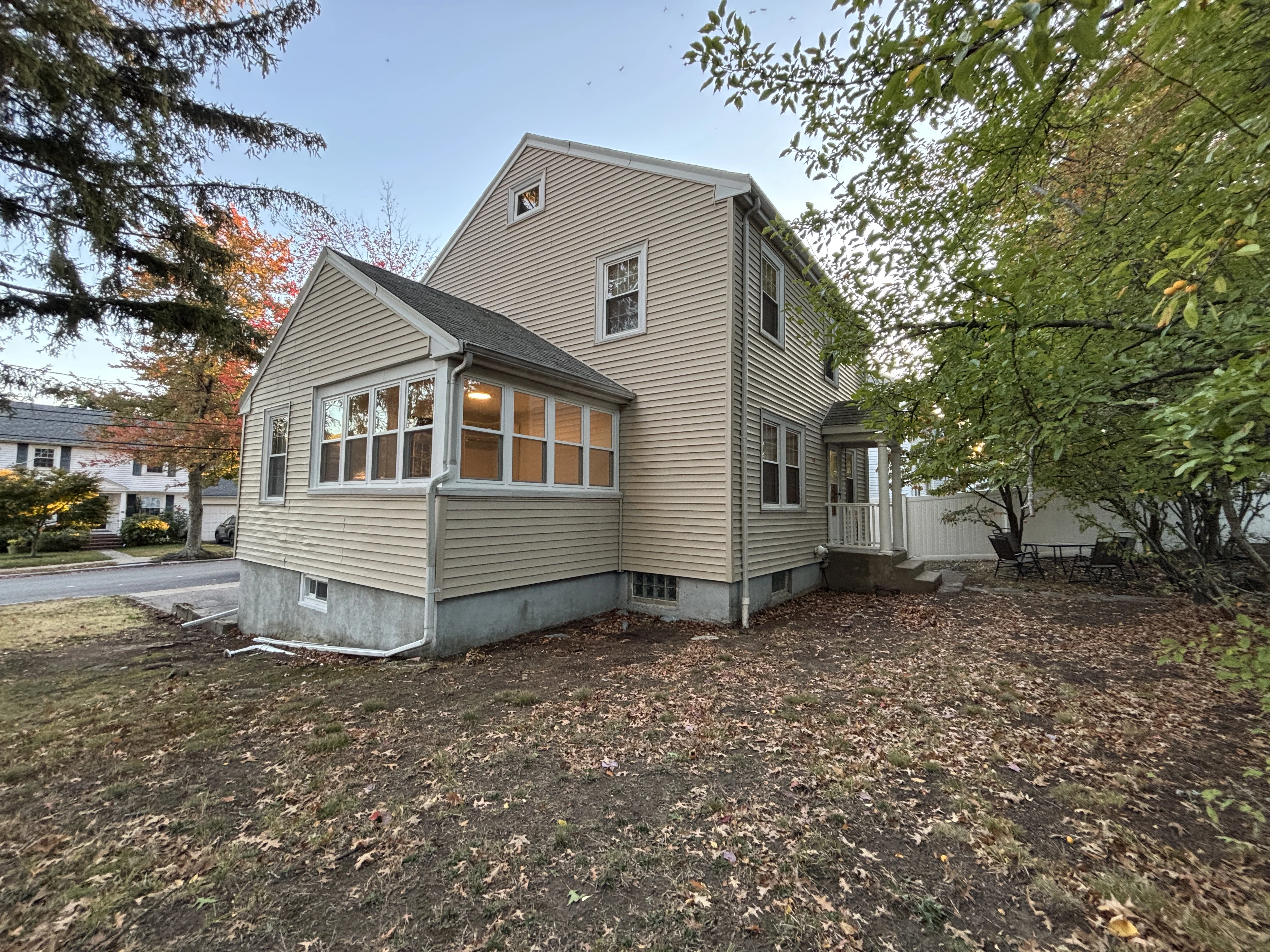 52 Hollywood Rd, West Roxbury