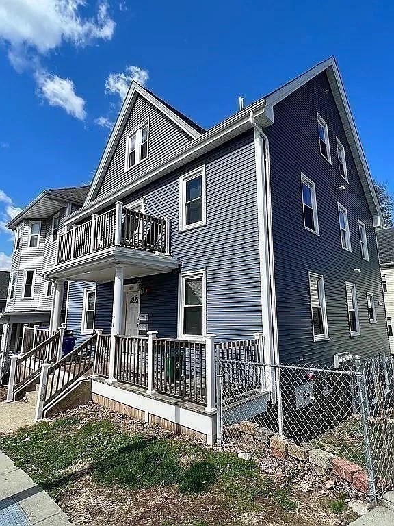 89 Wachusett, Jamaica Plain