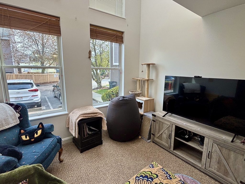 125 Governor Winthrop, Ten Hills