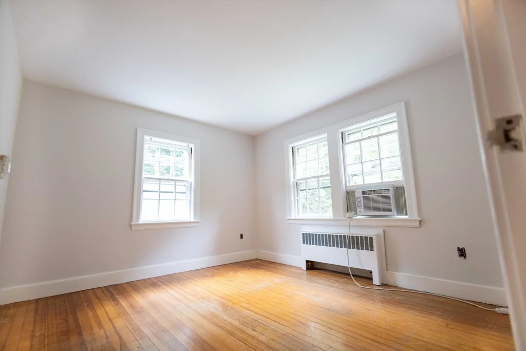 195 Dover Rd, Westwood