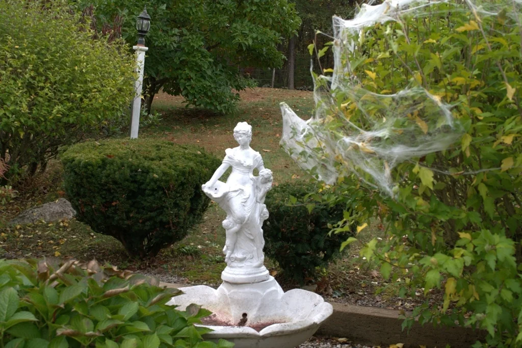 85 Burlingame, Charlton