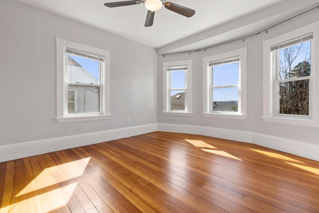 3 Clifford Ave, Beverly