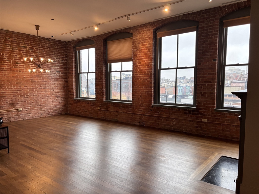 6 Edgerly Pl, Back Bay