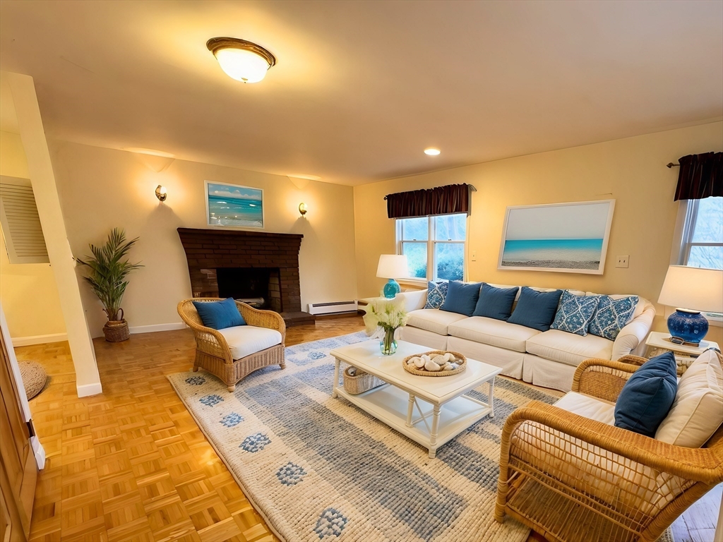 8 Risley Rd, Marblehead Neck