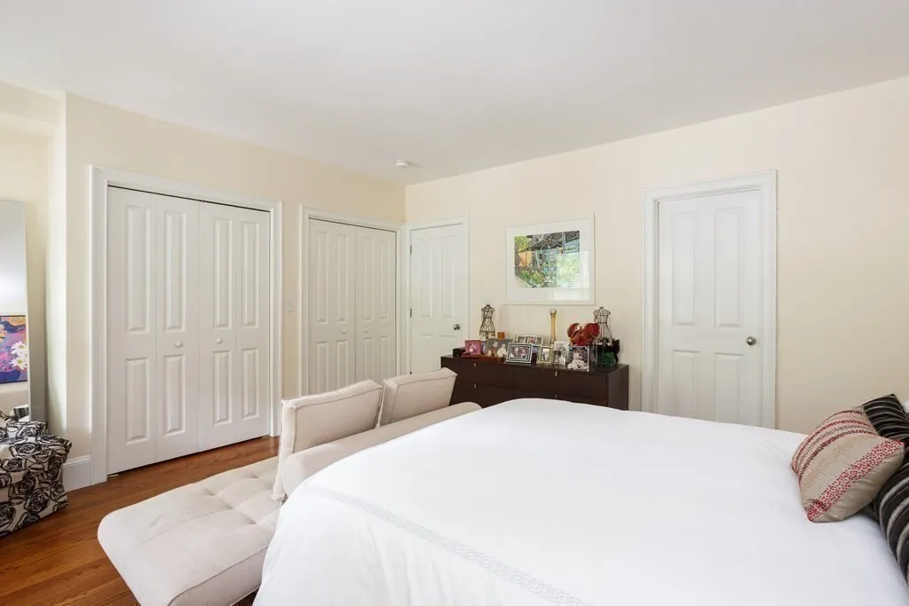 20 Braddock Park, South End