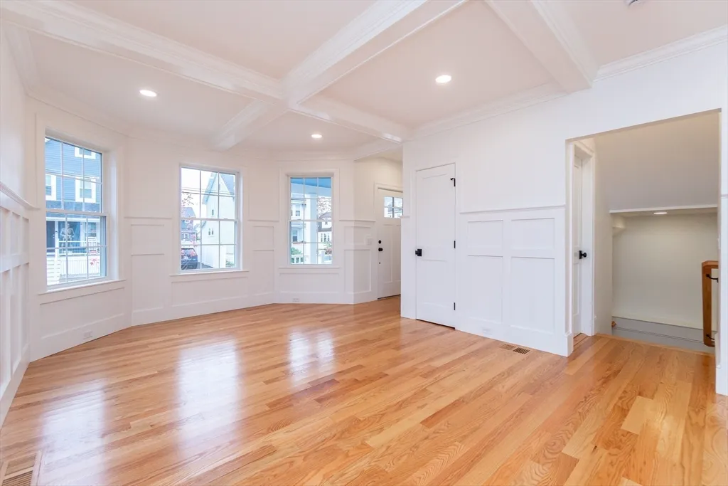 20 Sheridan Ave, Medford