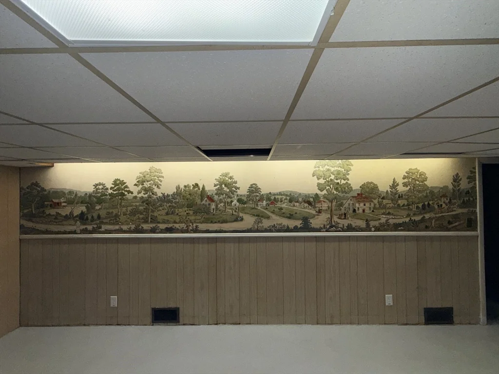 28 Robinhood Rd, Natick