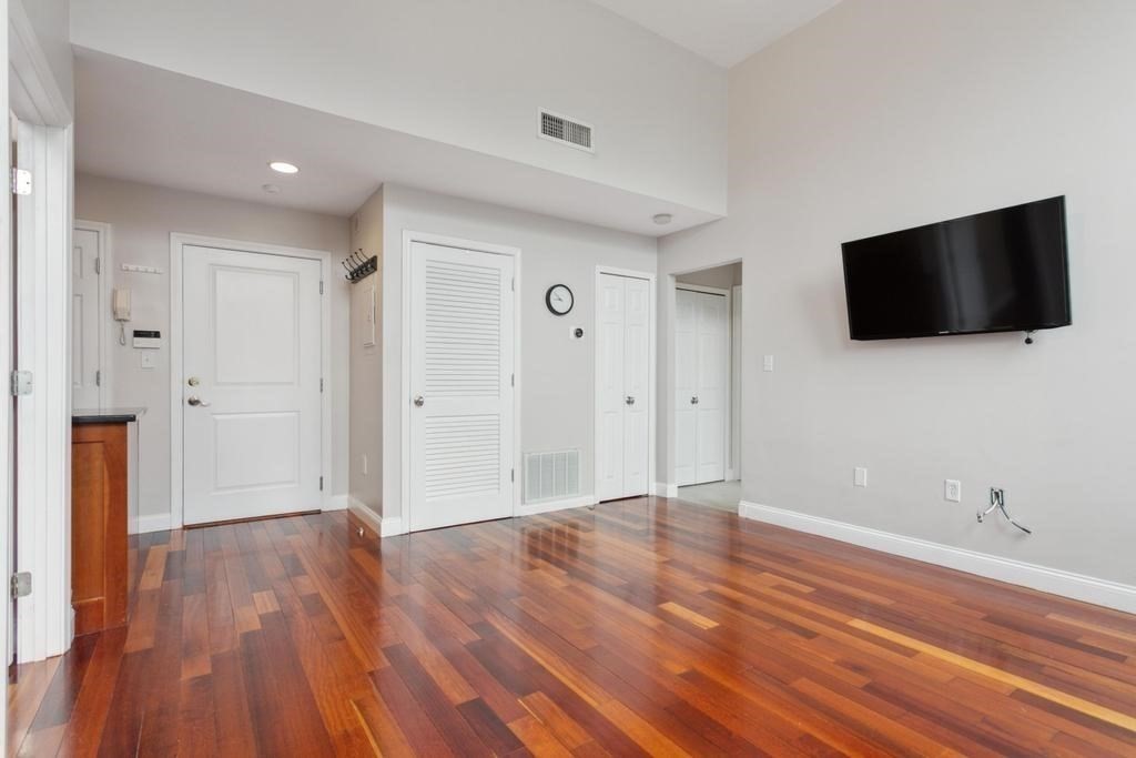 841 Parker St, Mission Hill