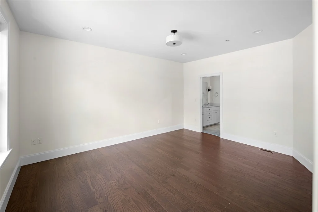 19 Lily Pond Ln, Lexington