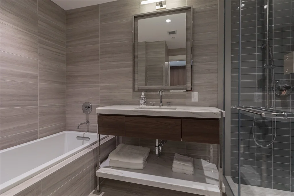 40 Trinity Pl, Back Bay