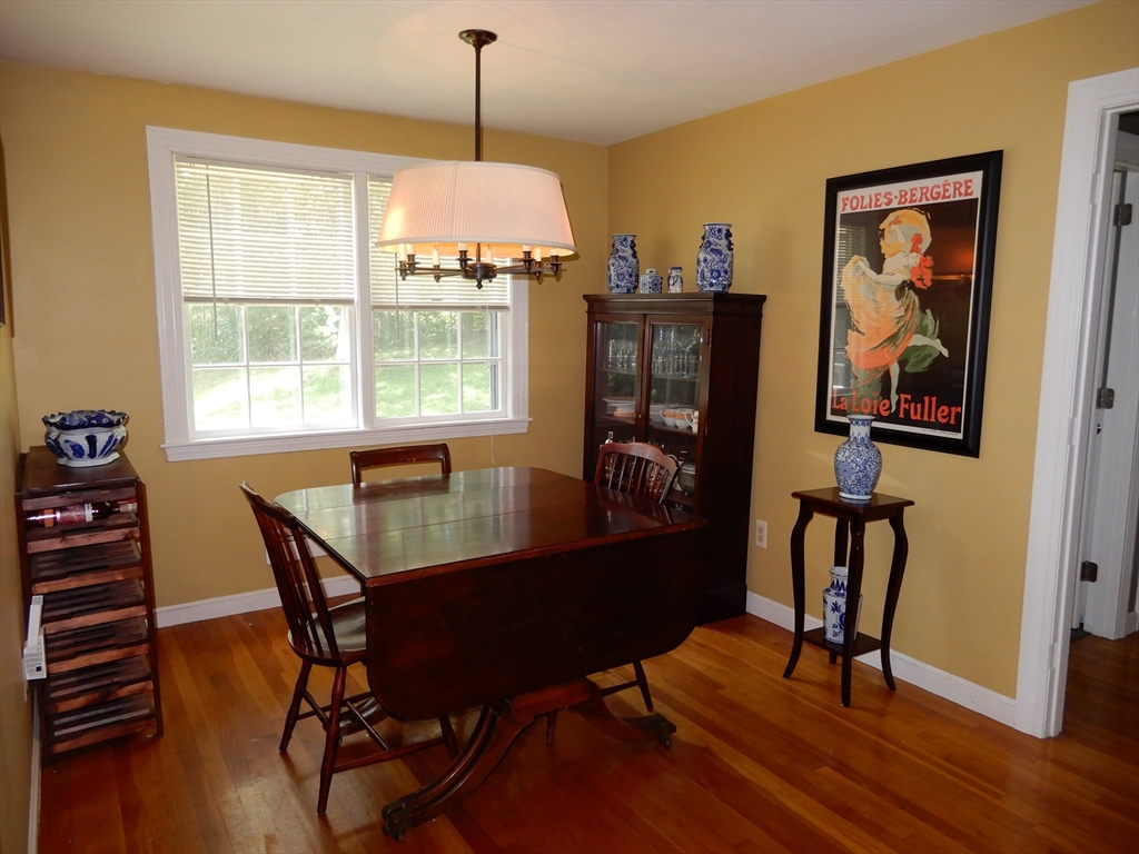 9 Fleetwood Dr, Norfolk