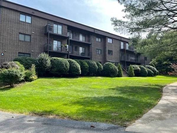 8 Ledgewood Way, Peabody