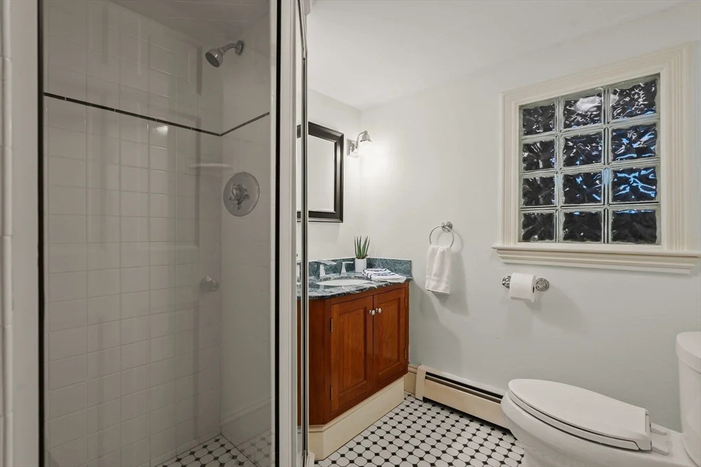 59 Harbor Ave, Marblehead Neck