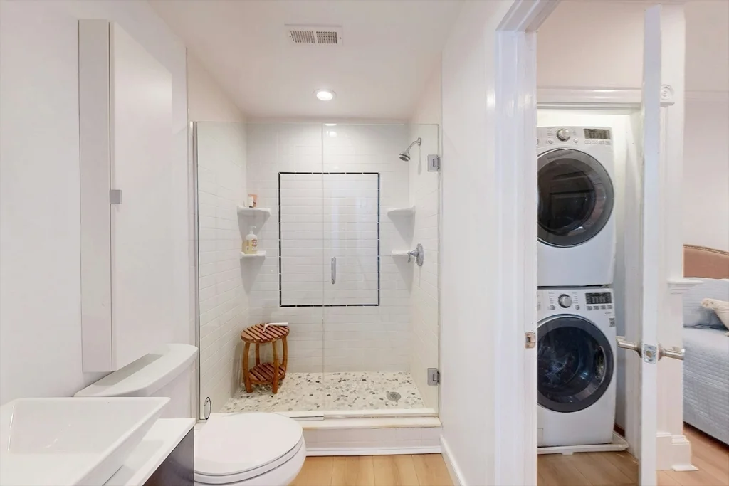 15 Garrison Rd, Brookline Hills