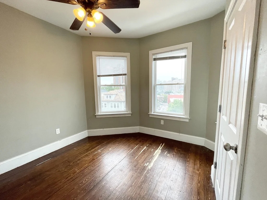 178 Hillside St, Mission Hill