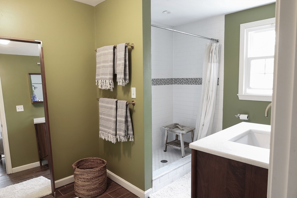 466 Longley Rd, Groton