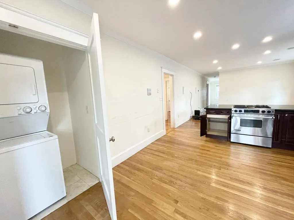 15 Sunset St, Boston