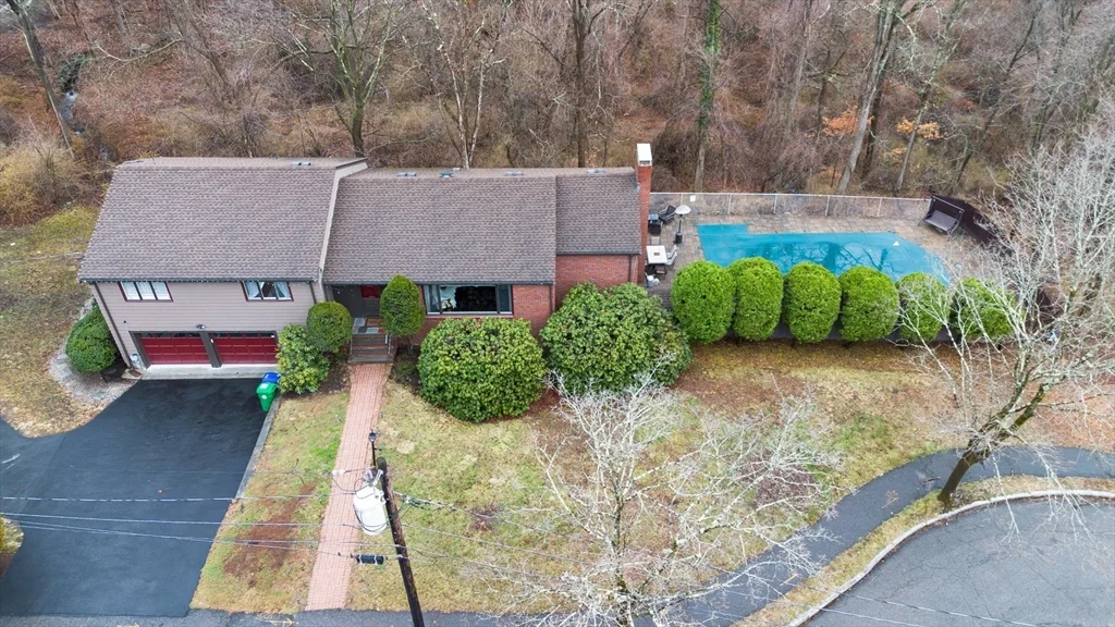 10 Stonewood Dr, Newton