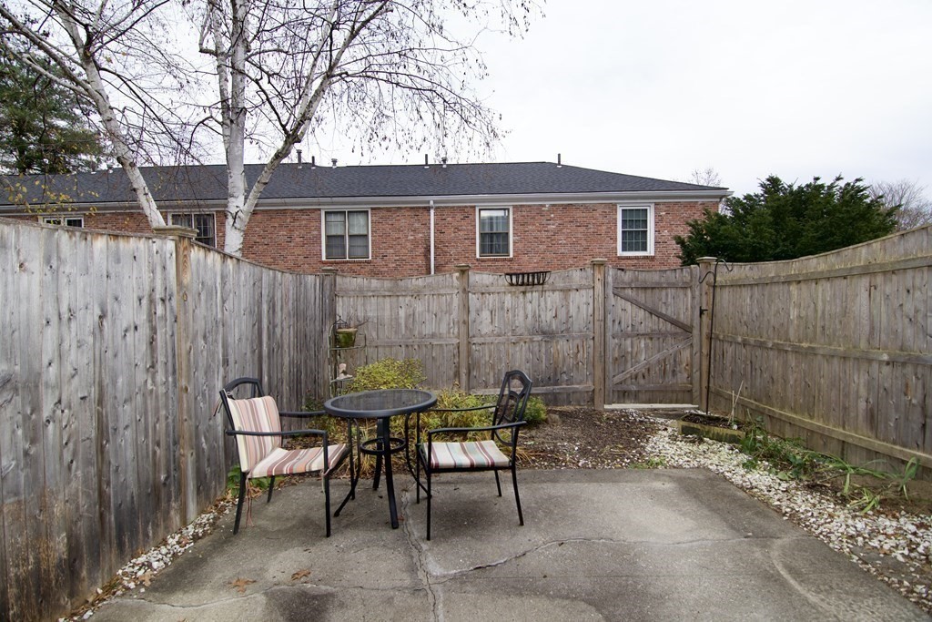 1157 Dickinson St, Forest Park