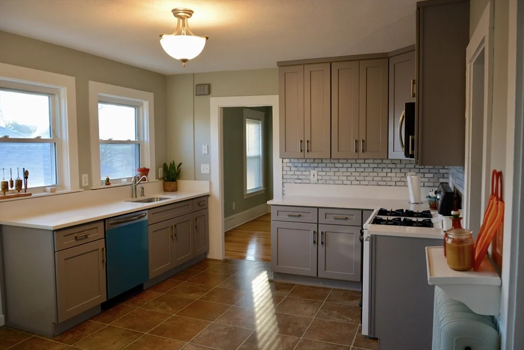 27 Emmons St, Milford