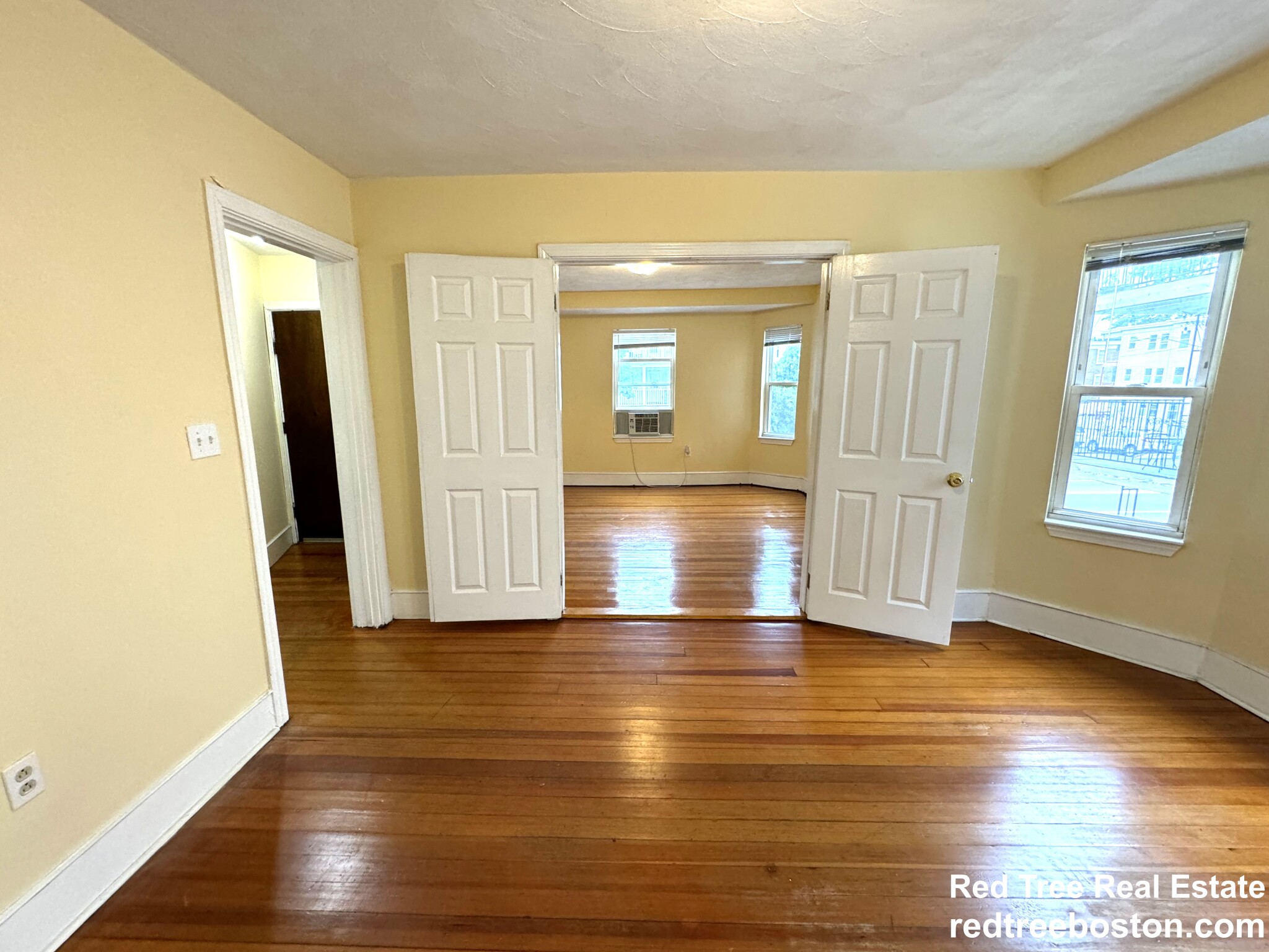 4057 Washington St, Roslindale