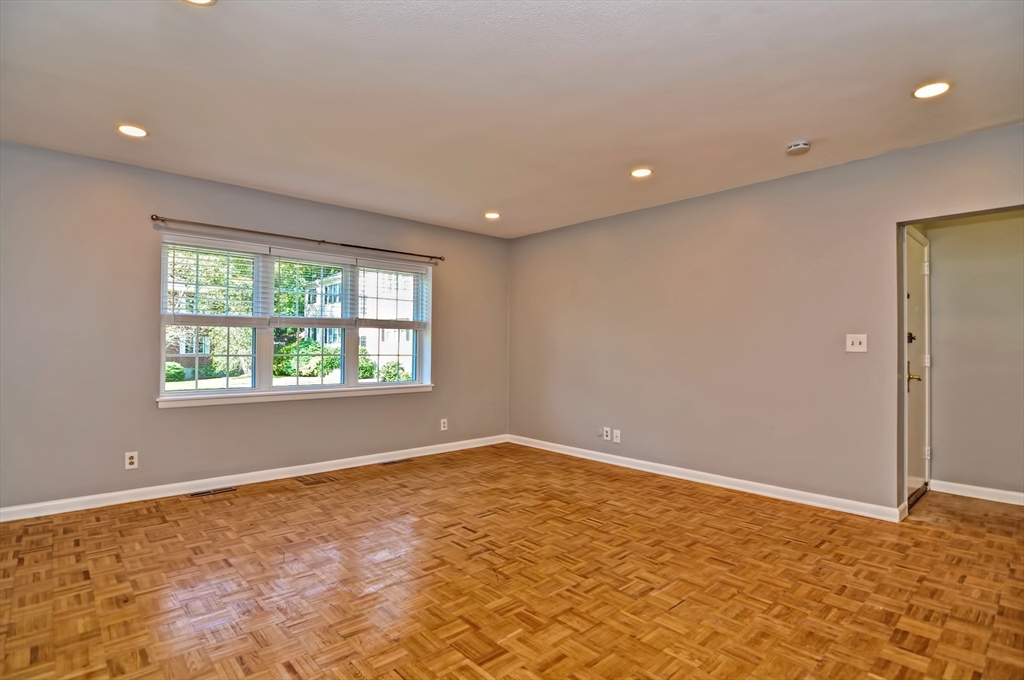 35 Lake Shore Ct, Brighton