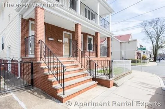 89 Princeton St, Tufts