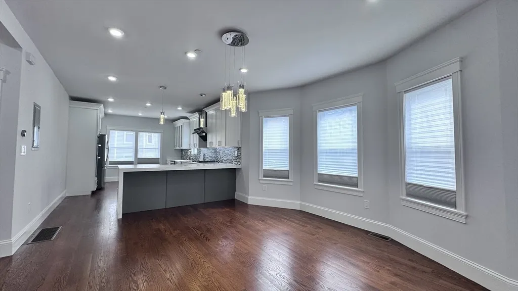 27 Aberdeen Rd, Powder House Square