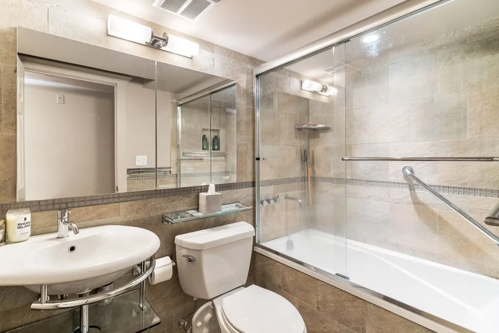 100 Fulton St, North End