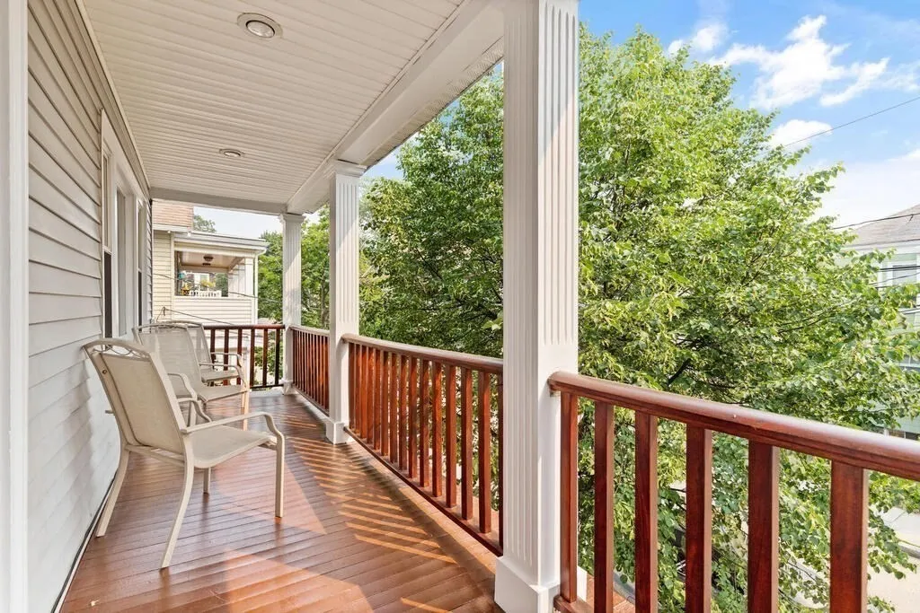 43 Sunset Rd, West Somerville