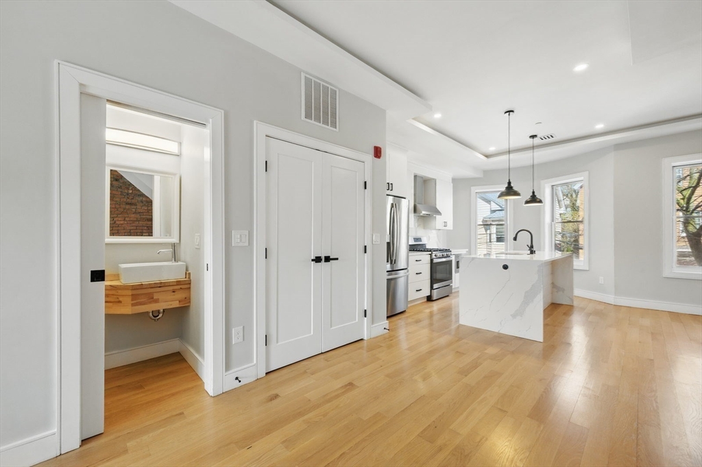 125 Saratoga St ,, East Boston