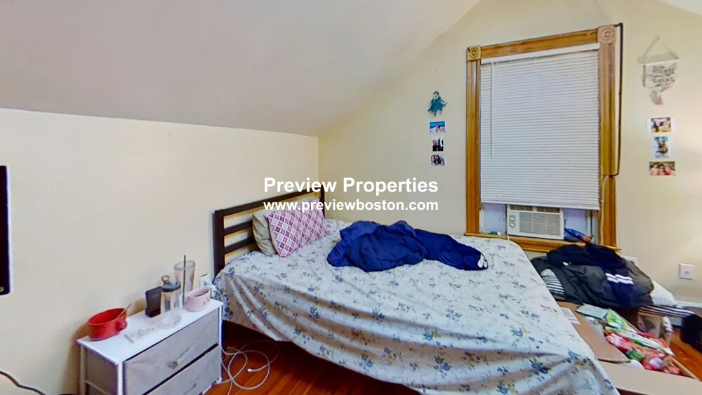 21 Alpine St, Roxbury