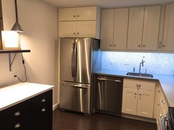 3 Summit Dr, Reading