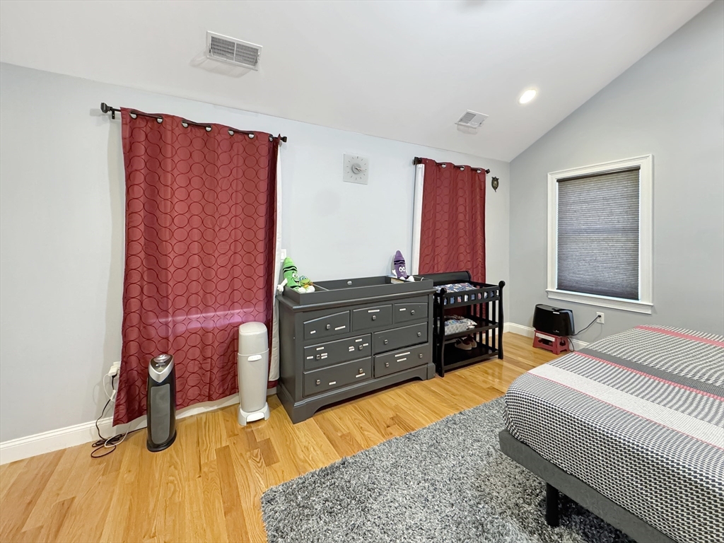 17 Garvey Rd, Woburn