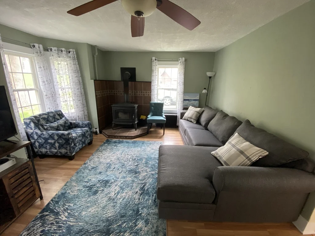 74 Moore Ave, Warren