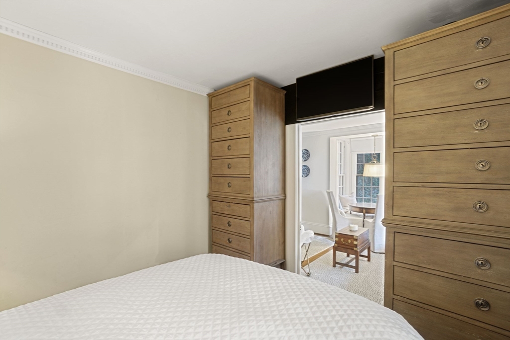 9 Willow St, Beacon Hill