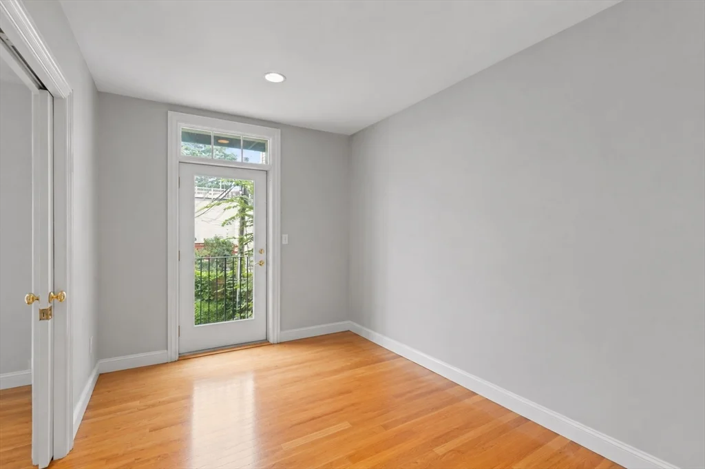 57 Bartlett St, Charlestown