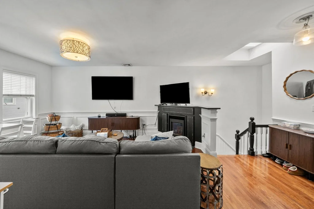 293 W Second St, South Boston
