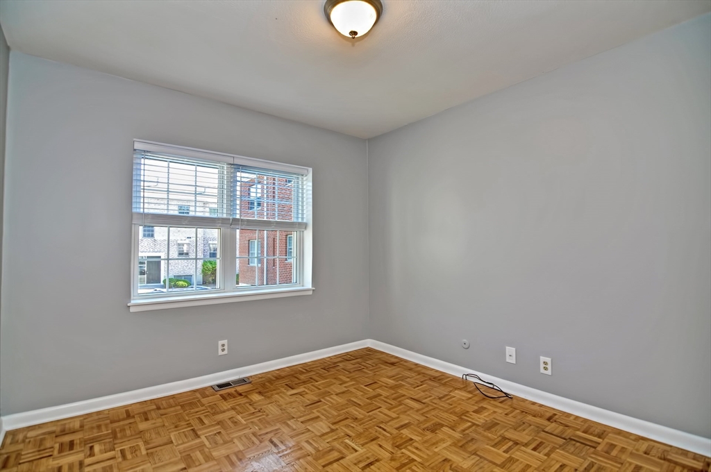 35 Lake Shore Ct, Brighton