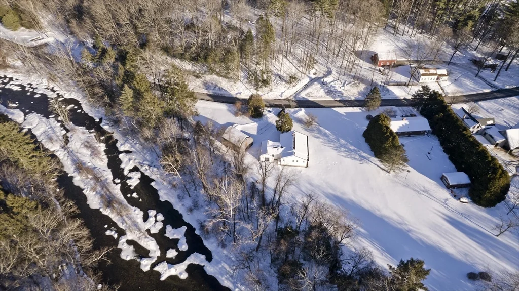 16 Knightville Dam Rd, Huntington