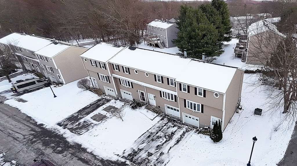14 Meetinghouse Ln, Millbury