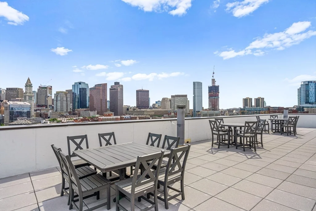 300 Commercial St, Waterfront