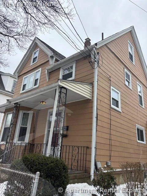 14 Virginia St, Sullivan Square