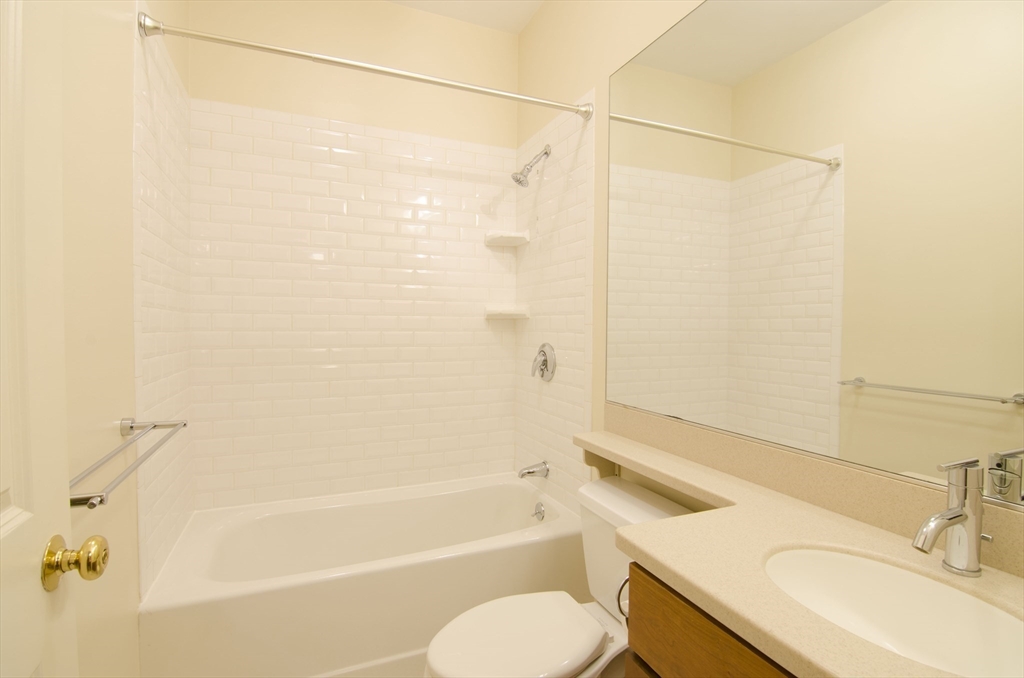 404 Marlborough St, Back Bay